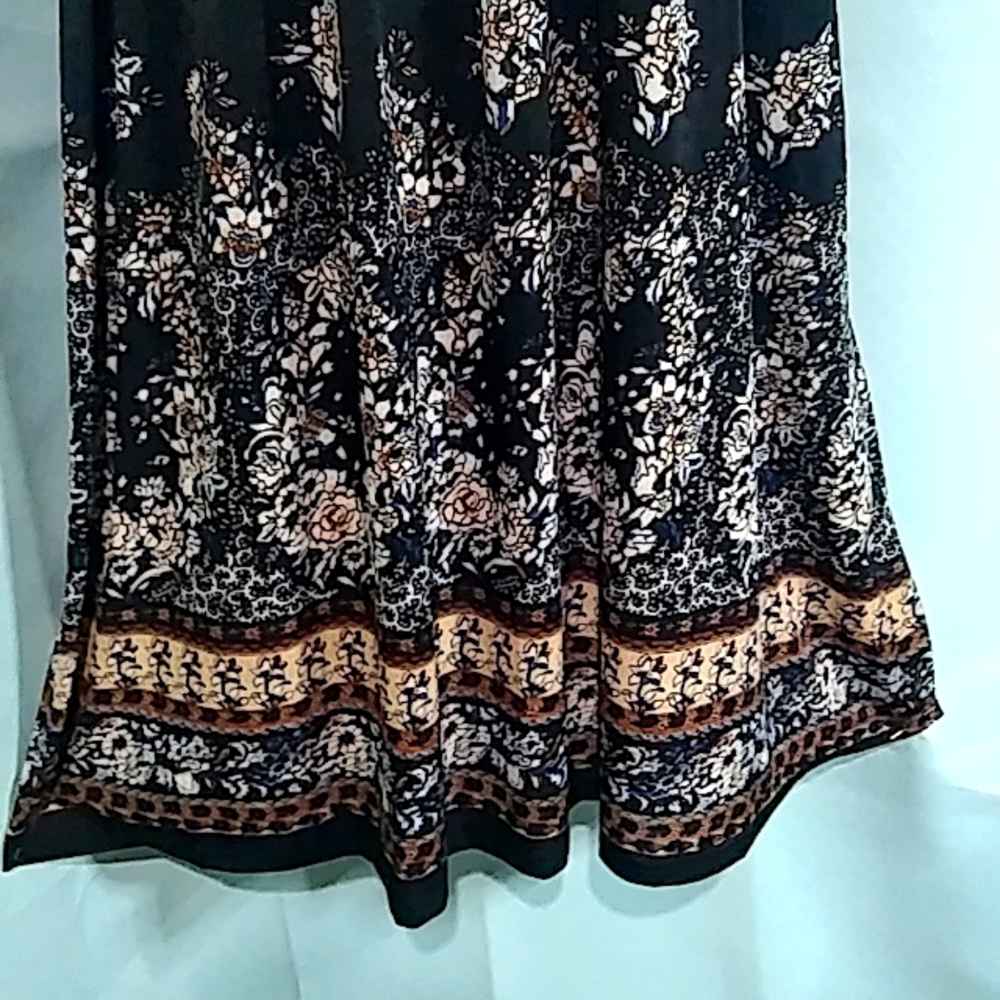 UNIQUE DRESS - Picture 5 of 8
